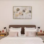 Magic Deluxe - Free Parking