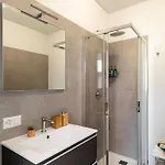 Magic Deluxe - Free Parking