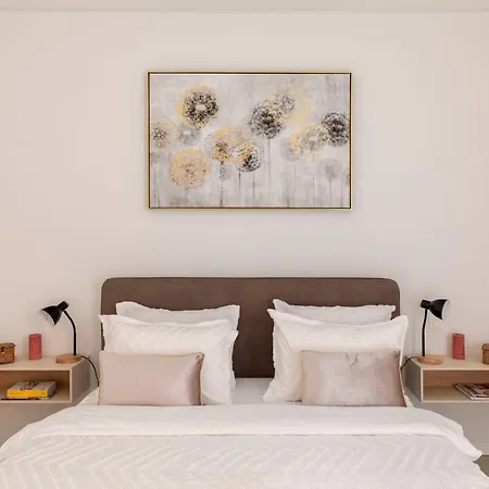 Magic Deluxe - Free Parking