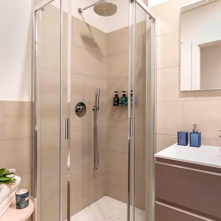 Magic Deluxe - Free Parking