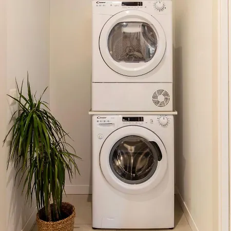 Magic Deluxe - Free Parking