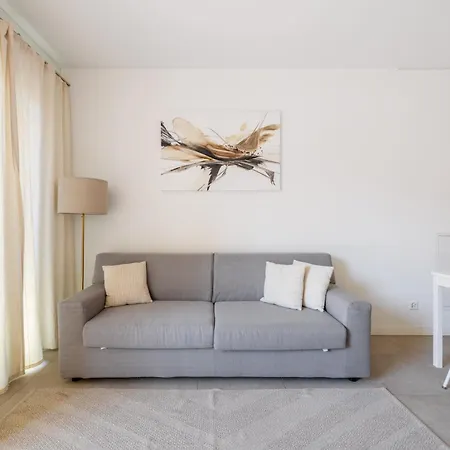 Magic Deluxe - Free Parking