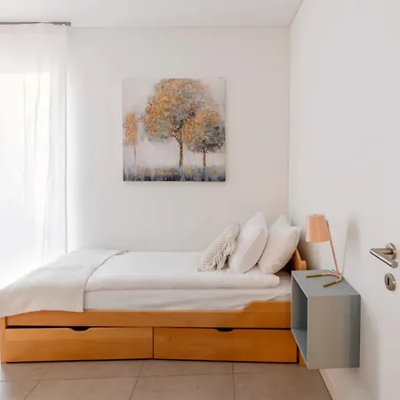 Magic Deluxe - Free Parking