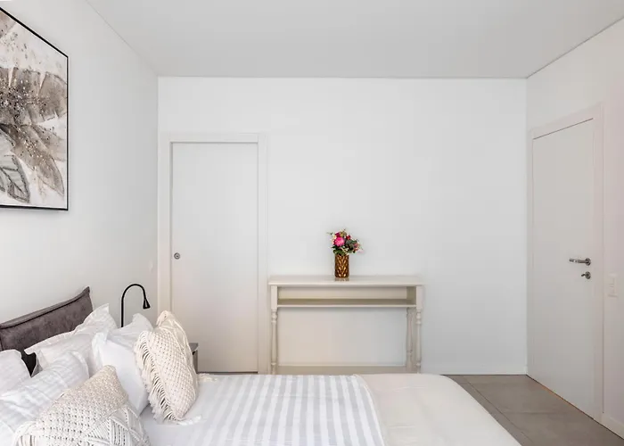 Magic Deluxe - Free Parking Lugano