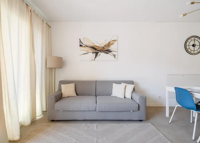 Magic Deluxe - Free Parking